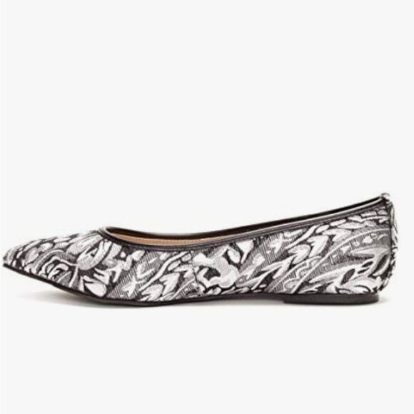 KAARI BLUE WOMEN'S HILLARY FABRIC POINTED TOE BALLET FLATS - Picture 12 of 16